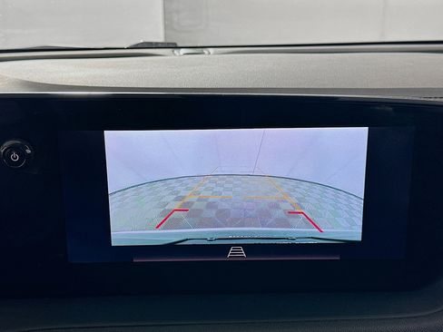 Used 2025 Buick Encore GX Preferred image 23