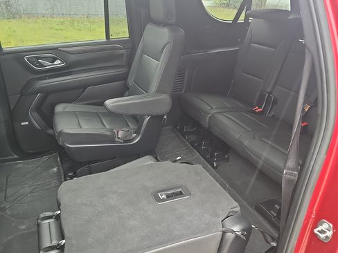 Used 2023 Chevrolet Suburban LT AWD/4WD image 17
