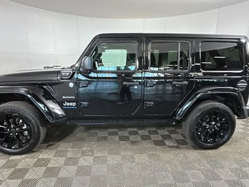 Used 2024 Jeep Wrangler Unlimited Sahara AWD/4WD image 5