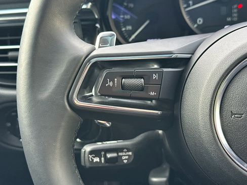 Used 2025 Porsche Macan image 26