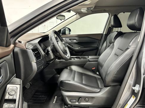 Used 2023 Nissan Rogue SV w/ SV Premium Package FWD image 16