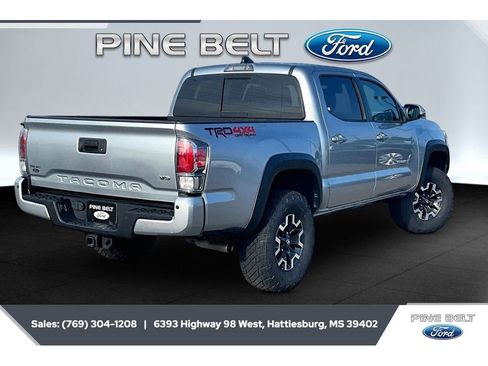 Used 2023 Toyota Tacoma TRD Off-Road w/ Technology Package AWD/4WD image 11