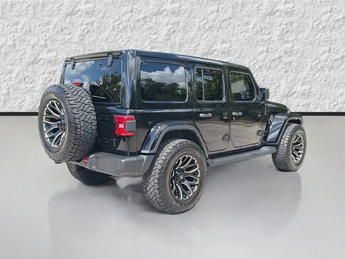 Used 2022 Jeep Wrangler Unlimited Sahara AWD/4WD image 3