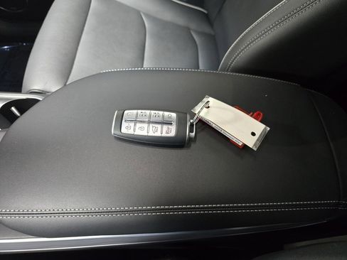 Used 2023 Genesis GV70 2.5T w/ Advanced Package image 32