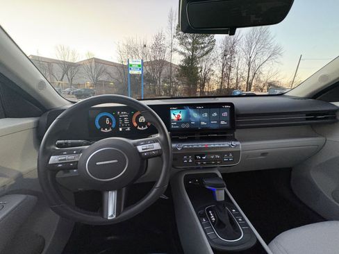 Used 2025 Hyundai Kona SEL image 33