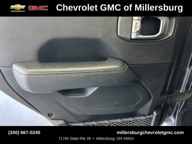 Used 2020 Jeep Wrangler Unlimited Sahara w/ Dual Top Group AWD/4WD image 29