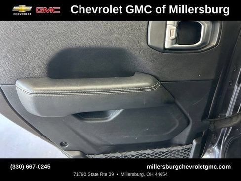 Used 2020 Jeep Wrangler Unlimited Sahara w/ Dual Top Group AWD/4WD image 29