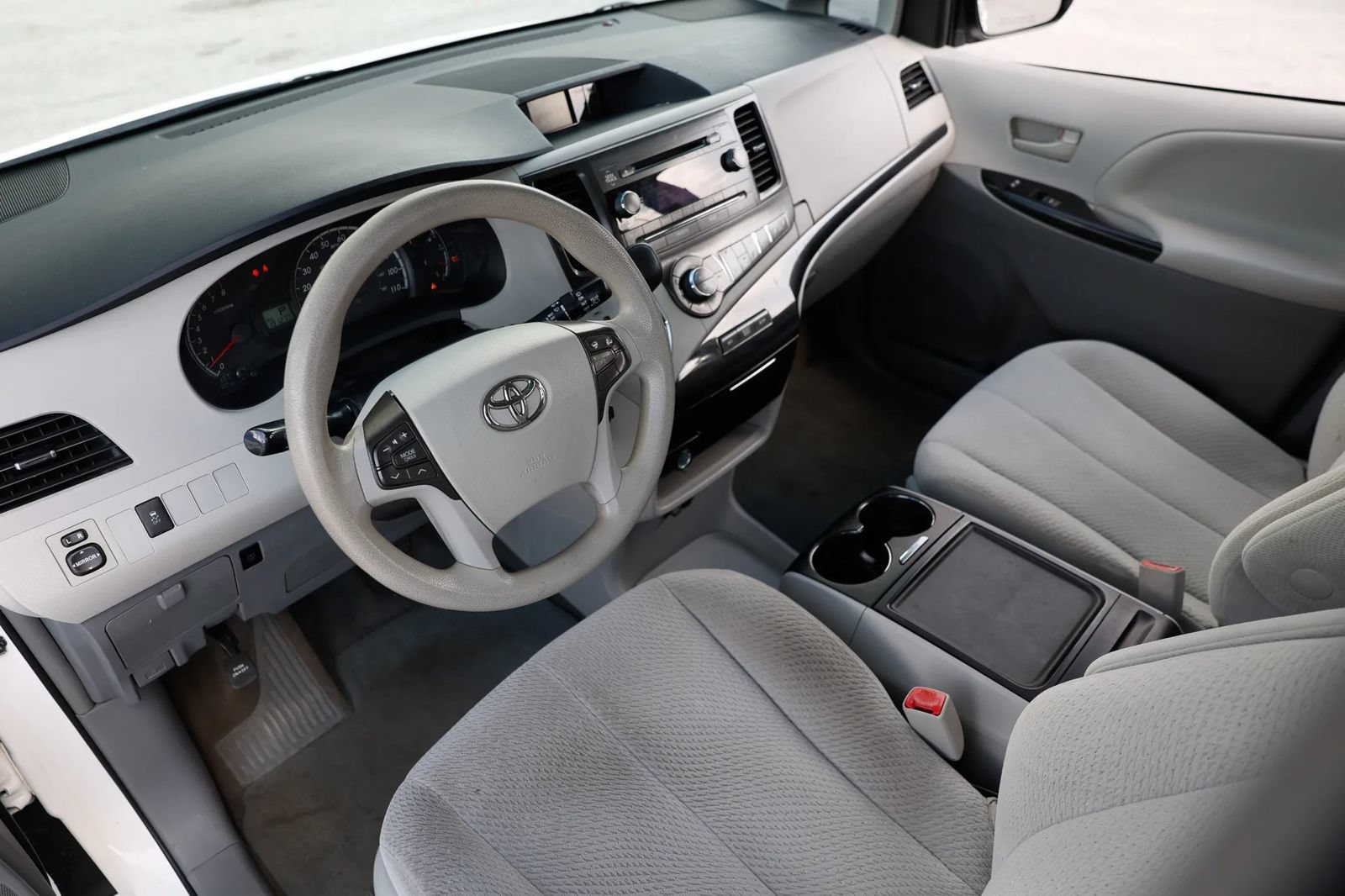Used 2014 Toyota Sienna LE FWD image 18