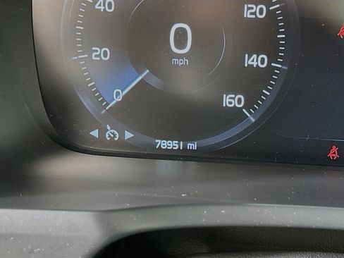 Used 2016 Volvo XC90 T5 Momentum image 17