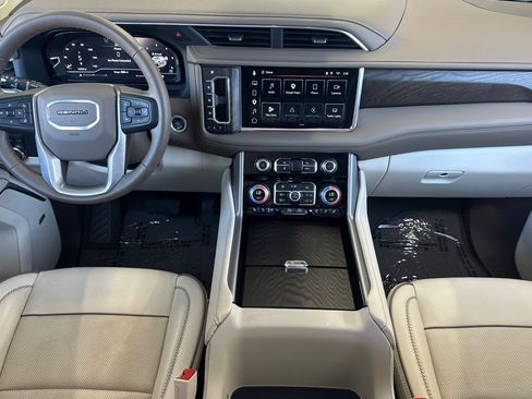 Used 2024 GMC Yukon XL Denali AWD/4WD image 12