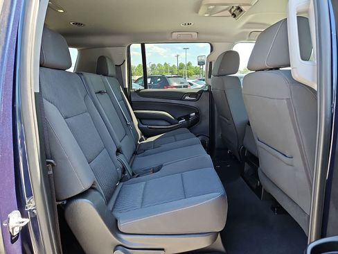 Used 2019 Chevrolet Suburban LS RWD image 30