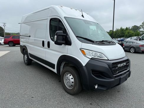 Used 2023 RAM ProMaster 2500 w/ Convenience Group FWD image 9