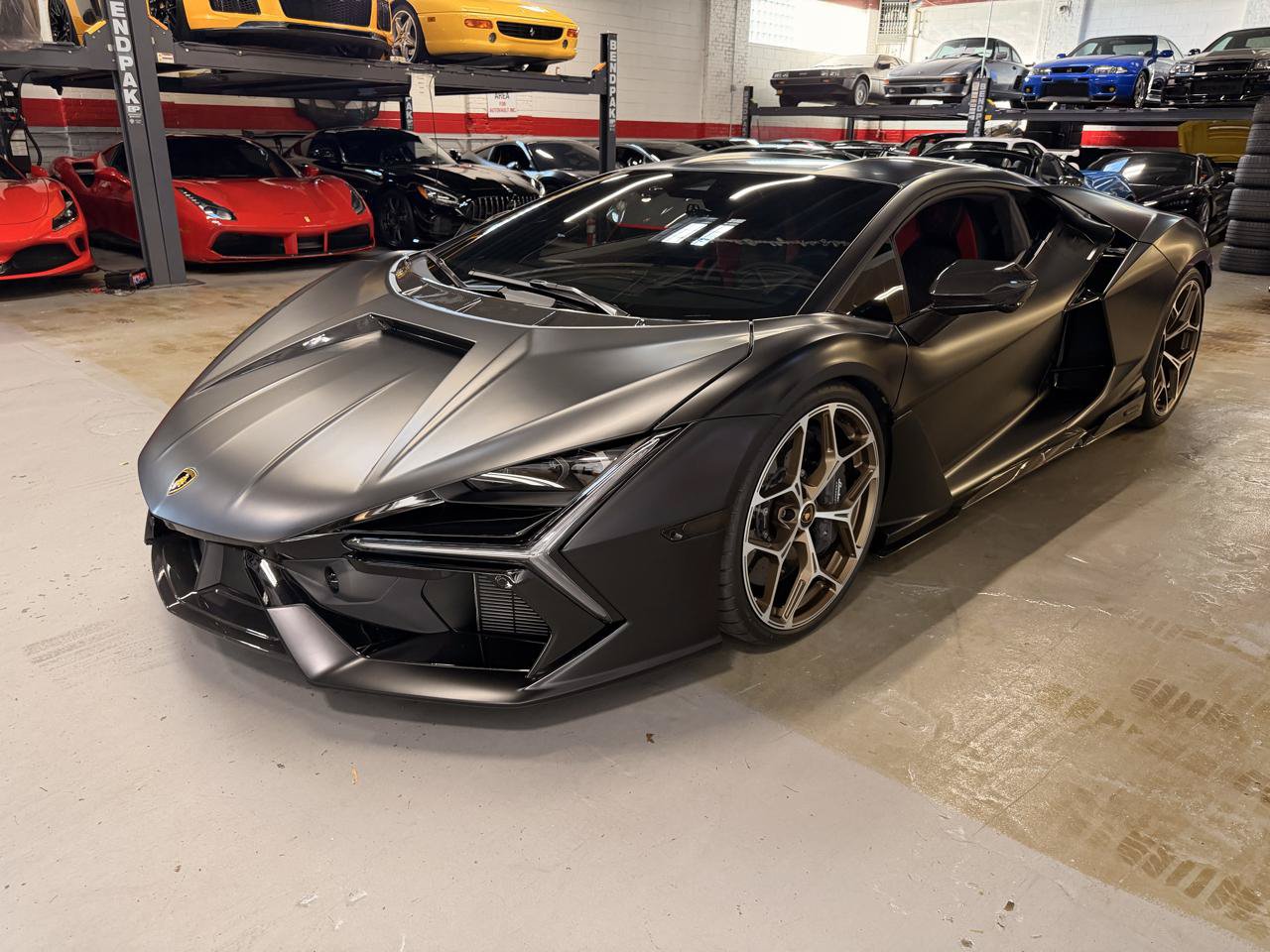 Used 2024 Lamborghini Revuelto AWD/4WD image 11