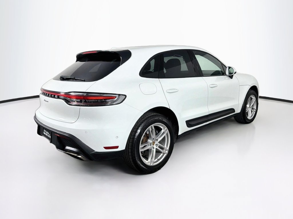 Certified 2023 Porsche Macan AWD/4WD image 9