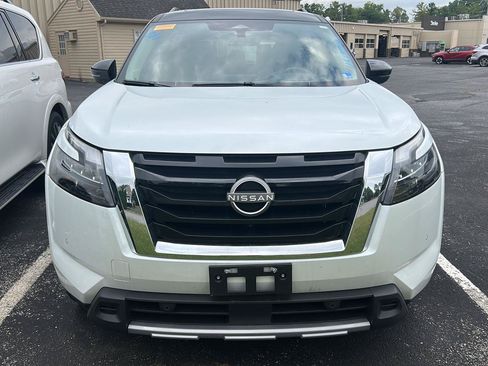 Used 2025 Nissan Pathfinder Platinum AWD/4WD image 8
