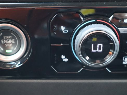 Used 2022 Chevrolet Silverado 1500 LT image 22