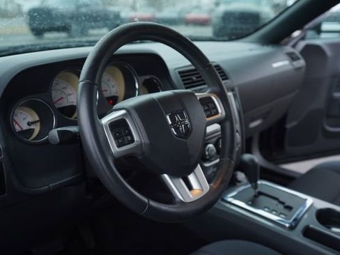 Used 2012 Dodge Challenger SXT image 19