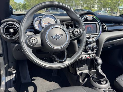 Used 2019 MINI Cooper Convertible w/ Premium Package image 11
