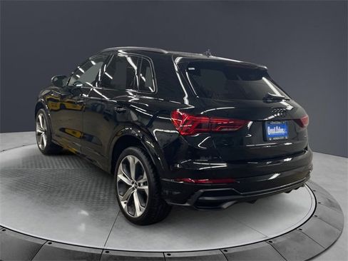 Used 2022 Audi Q3 2.0T Premium Plus w/ Premium Plus Package image 3