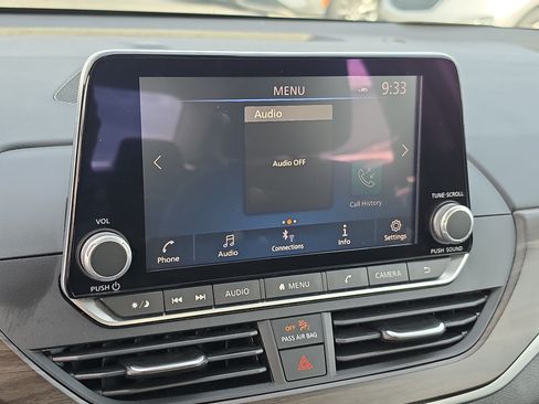 Used 2024 Nissan Altima 2.5 SV FWD image 23