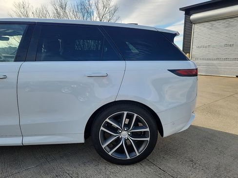 Used 2023 Land Rover Range Rover Sport SE Dynamic image 7
