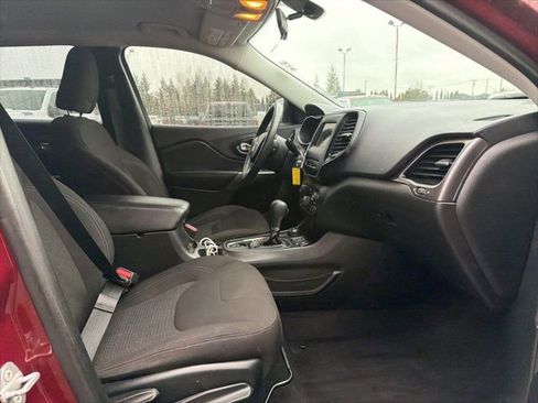 Used 2019 Jeep Cherokee Latitude w/ Popular Appearance Group image 12