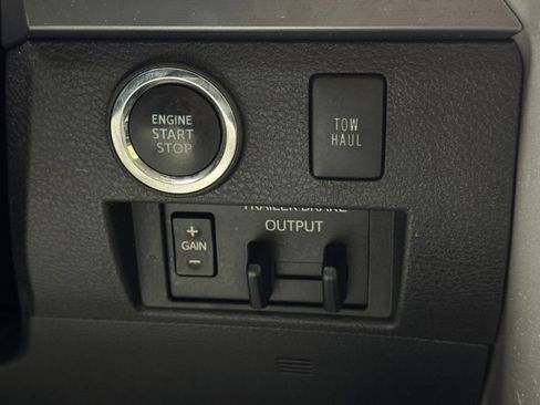 Used 2020 Toyota Tundra Platinum image 22