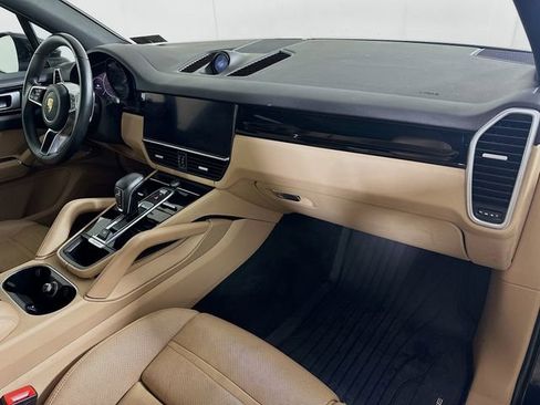 Used 2022 Porsche Cayenne image 31