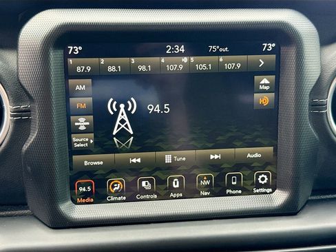 Used 2022 Jeep Wrangler Unlimited Sahara AWD/4WD image 16