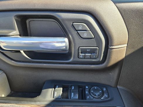 Used 2022 GMC Sierra 2500 SLT w/ SLT Convenience Package image 26