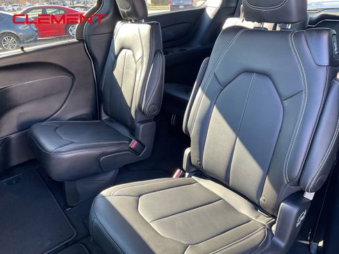 New 2026 Chrysler Pacifica Select FWD image 20