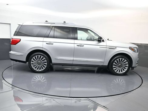 Used 2019 Lincoln Navigator Reserve AWD/4WD image 2