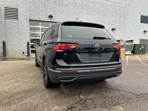 Used 2024 Volkswagen Tiguan SE w/ Panoramic Sunroof Package image 23