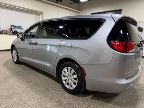 Used 2021 Chrysler Voyager L FWD image 20