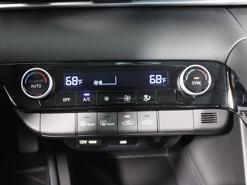 Used 2025 Hyundai Elantra Blue image 15