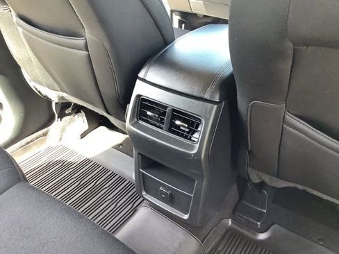 Used 2020 Ford Edge SE image 20