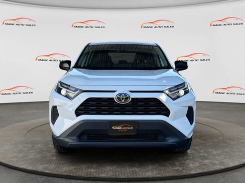 Used 2024 Toyota RAV4 LE AWD/4WD image 3