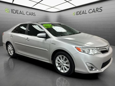 Used 2013 Toyota Camry XLE w/ Leather Pkg FWD image 3