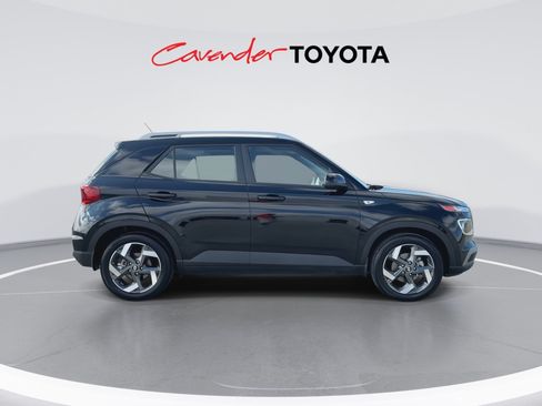 Used 2024 Hyundai Venue SEL FWD image 9