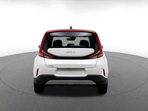 Used 2025 Kia Soul LX w/ LX Technology Package FWD image 8