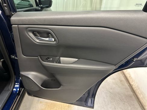 Certified 2025 Nissan Rogue SV image 29