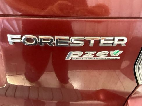 Used 2017 Subaru Forester 2.5i Premium AWD/4WD image 13