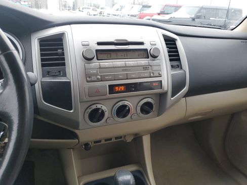 Used 2011 Toyota Tacoma PreRunner image 27