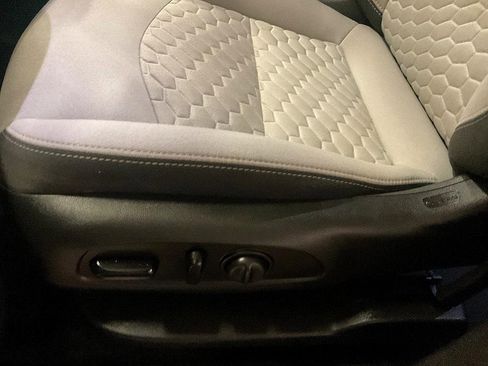 Used 2020 Chevrolet Equinox LS w/ LS Convenience Package image 13