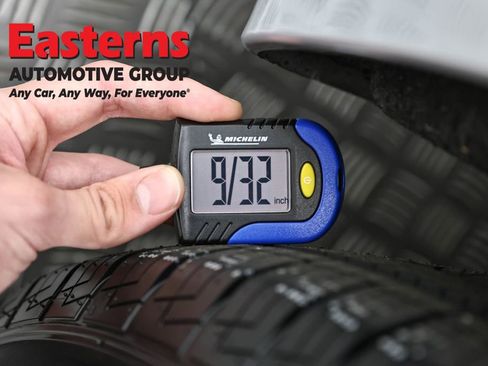Used 2023 Chrysler Pacifica Touring-L FWD image 30