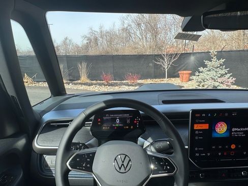 New 2025 Volkswagen ID. Buzz Pro S image 32