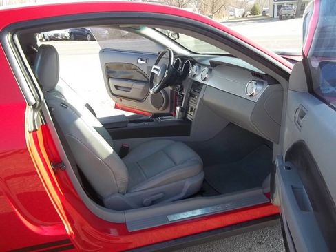 Used 2009 Ford Mustang Premium image 11