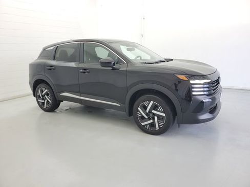 Used 2025 Nissan Kicks SV w/ Illumination Package FWD image 4