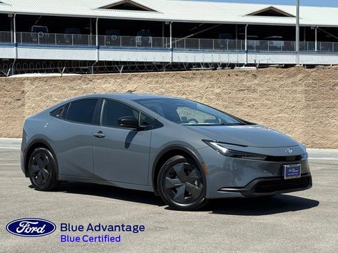 Used 2025 Toyota Prius LE FWD image 1