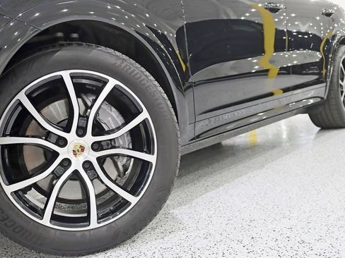 Used 2024 Porsche Cayenne Coupe AWD/4WD image 4